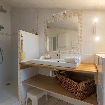 La Gravette - 650m De La - Parking