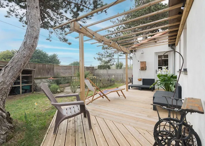 La Gravette - 650m De La - Parking Casa de Férias *