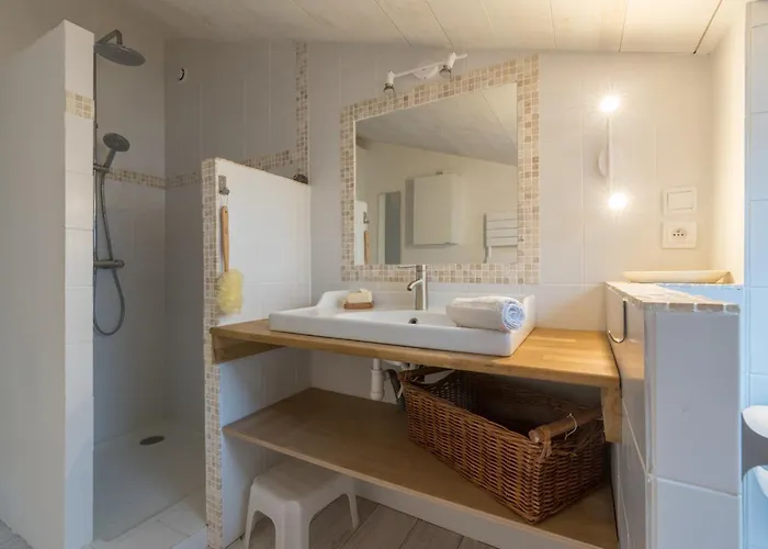 La Gravette - 650m De La - Parking